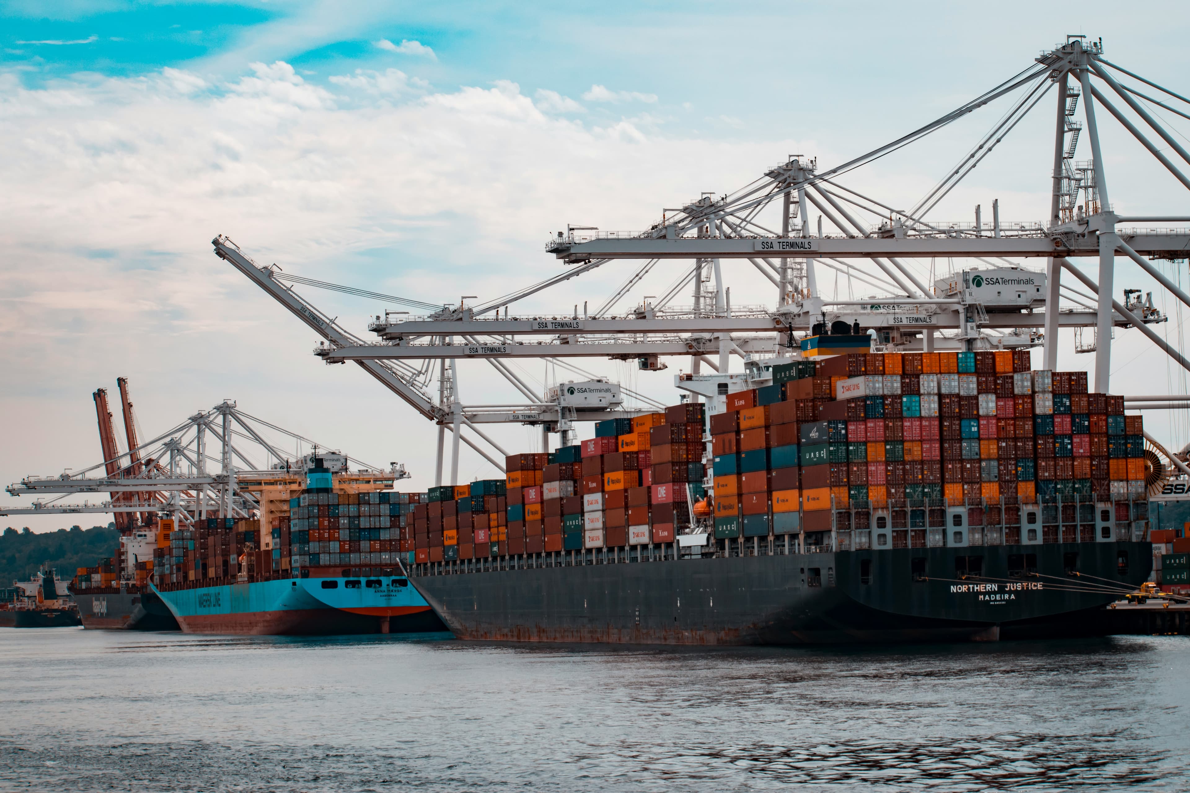 Logistics & Supply Chain industry background